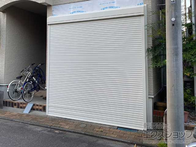 東京都清瀬市のLIXIL リクシル（トステム）のガレージシャッター ガレージシャッタークワトロ 電動式 外部付タイプ 施工例