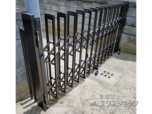 愛媛県松山市ののカーゲート トリップゲートII P型 ペットガード付き ノンレール 片開き　28S 施工例