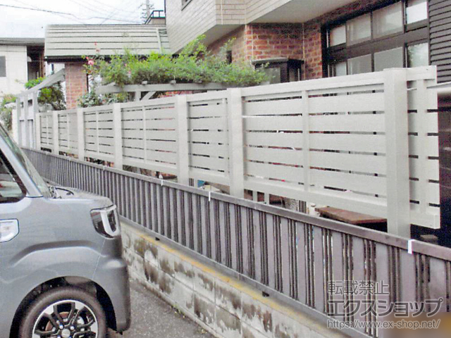 埼玉県上尾市ののフェンス・柵 ルシアスフェンスH02型 横板格子 上段のみ設置 自立建て用 施工例