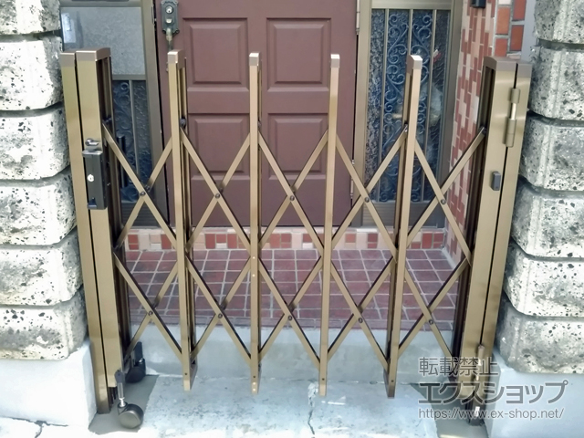埼玉県さいたま市ののカーゲート トリップゲートII 2型 スタンダード ノンレール 片開き 14S 施工例