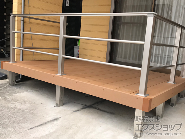 東京都府中市ののウッドデッキ リウッドデッキ 200+ルシアスデッキフェンスB03型 施工例