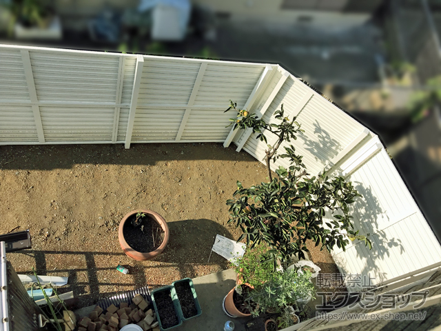 静岡県浜松市ののフェンス・柵 ミエーネフェンス 目隠しルーバータイプ 2段支柱 自立建て用 施工例