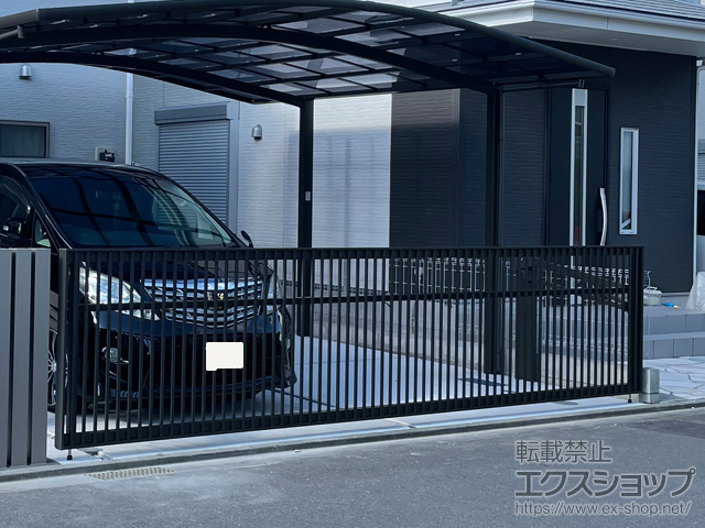 神奈川県横浜市ののウッドデッキ、門扉、カーゲート、カーポート ワイドオーバードアS2型 電動式 施工例