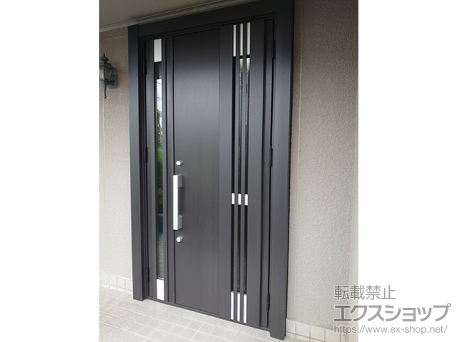 奈良県大和郡山市のLIXIL リクシル（トステム）の玄関ドア リシェント玄関ドア3 断熱K4仕様 親子仕様(ランマ無)R M83型 ※手動仕様 施工例