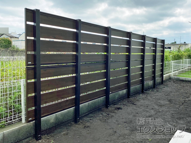 東京都東大和市ののフェンス・柵 フレイナフェンス Y3型 木調タイプ　2段フリー支柱 施工例