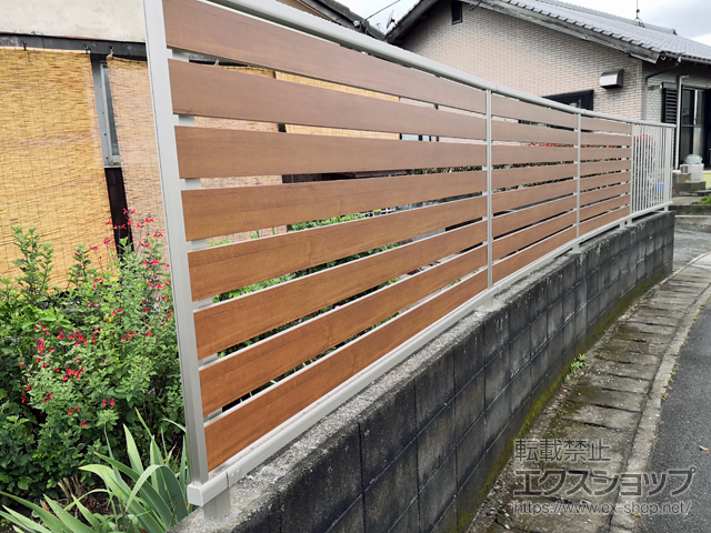 大分県中津市ののフェンス・柵 ルシアスフェンスF04型 横板 木目カラー 自由柱施工 施工例