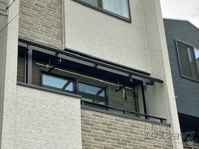 東京都足立区ののバルコニー・ベランダ屋根 ソラリア R型 屋根タイプ 単体 積雪〜20cm対応 施工例