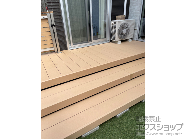 千葉県松戸市ののウッドデッキ リウッドデッキ 200＋ステップ5型 Sタイプ（2段）＋ルシアスデッキ門扉A01型＜横板格子タイプ＞ 施工例