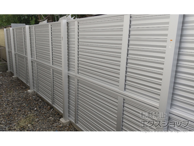 愛知県名古屋市ののフェンス・柵 ミエーネフェンス 目隠しルーバータイプ 2段支柱 自立建て用（パネル2段） 施工例