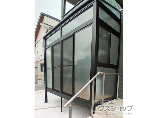 広島県廿日市市ののテラス囲い・サンルーム サニージュ F型 床納まり ランマ付 積雪〜20cm対応 施工例