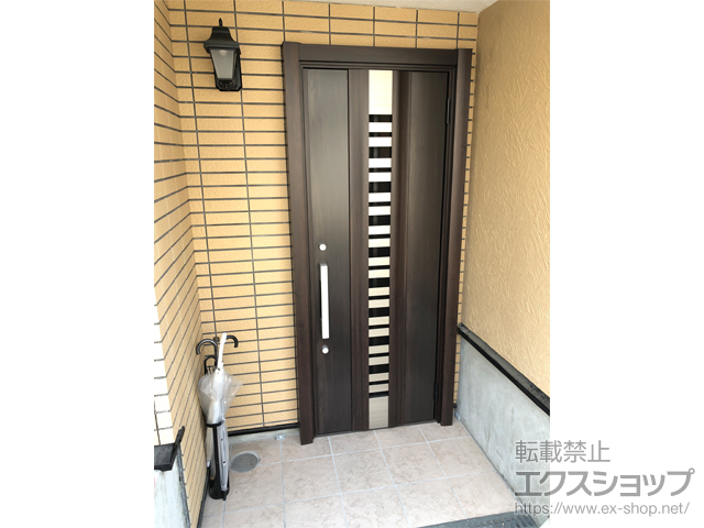 東京都新宿区のLIXIL リクシル（トステム）の玄関ドア リシェント玄関ドア3 断熱K4仕様 片開き仕様(ランマ無)R G82型 施工例