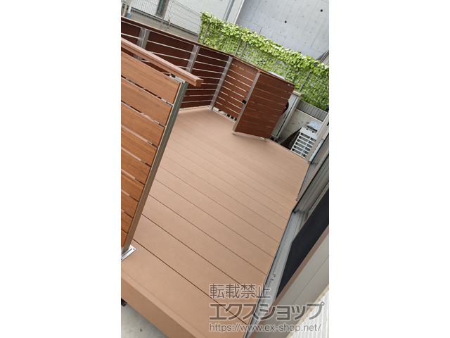 神奈川県横浜市ののウッドデッキ リウッドデッキ 200＋ルシアスデッキフェンスA01型＜横板格子タイプ＞ 施工例