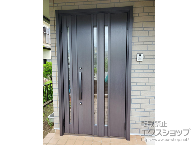 神奈川県鎌倉市のの玄関ドア リシェント玄関ドア3 断熱K4仕様 親子仕様(ランマ無)R G15型 ※手動仕様 施工例