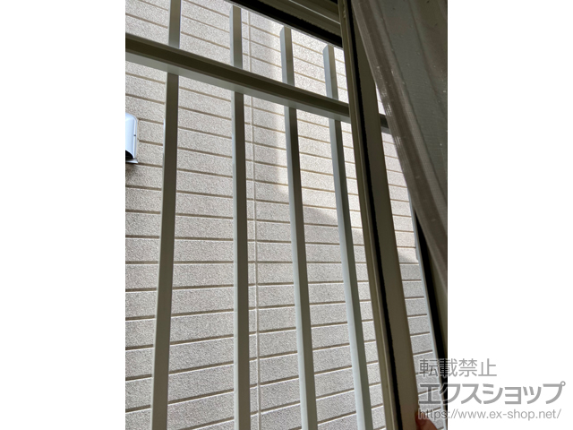 埼玉県越谷市のLIXIL リクシル（トステム）の面格子・窓格子 アルミ面格子 A型 施工例