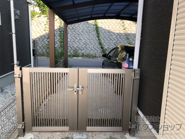 奈良県生駒郡平群町のの門扉 開き門扉AB TR1型 両開き　柱使用 施工例