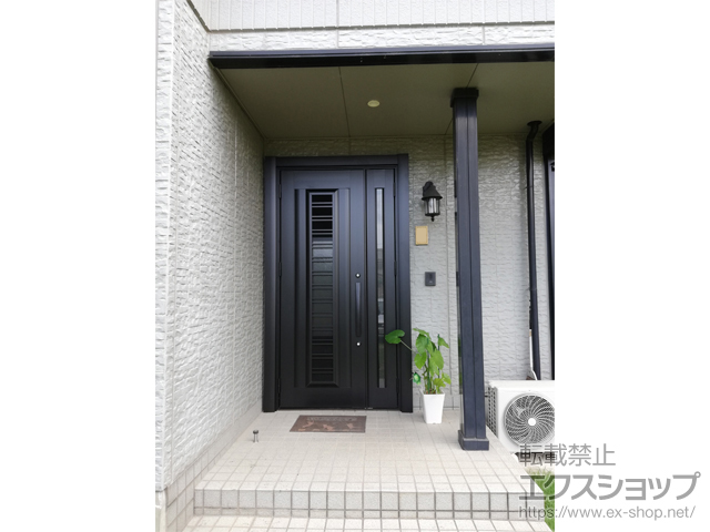 群馬県伊勢崎市のLIXIL リクシル（トステム）の玄関ドア 玄関ドア3 アルミ仕様 親子仕様(ランマ無)L C83N型 ※手動仕様 施工例