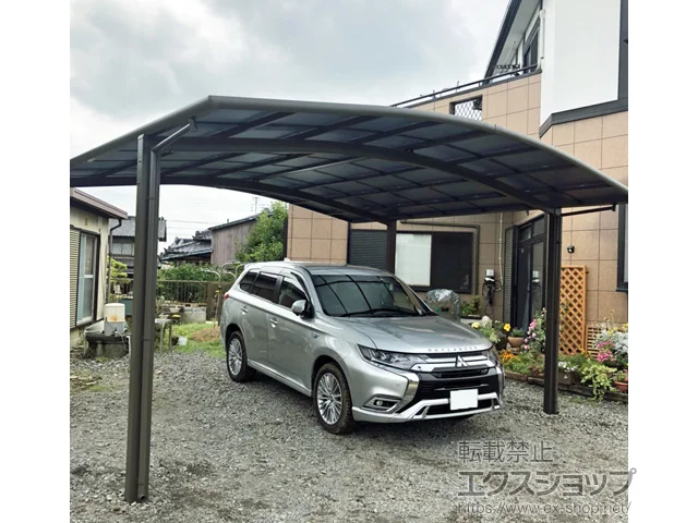 栃木県佐野市のLIXIL(リクシル)のカーポート ネスカR (ラウンドスタイル) ワイド 積雪～20cm対応 施工例