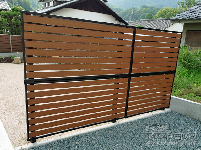 広島県江田島市ののフェンス・柵 モクアルフェンス 横板タイプ 2段支柱 自立建て用 施工例