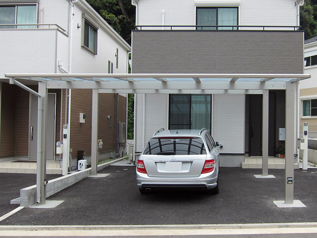 神奈川県横須賀市ののカーポート エフルージュ ツイン FIRST 積雪〜20cm対応 施工例