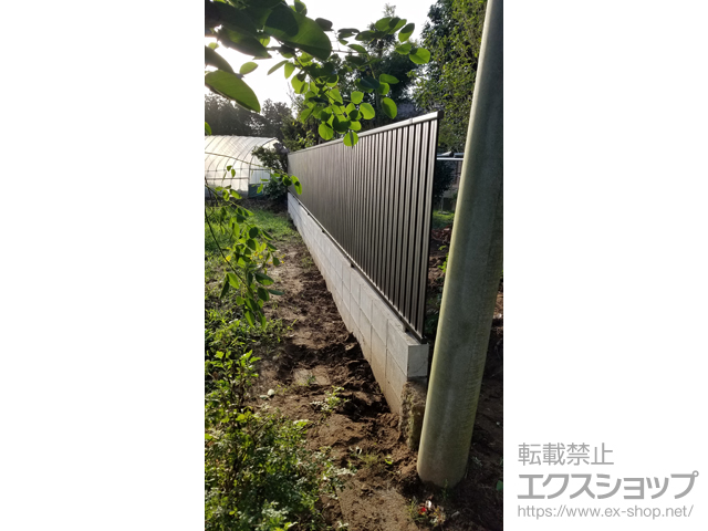 千葉県山武市ののフェンス・柵 ルシアスフェンスF03型 たて半目隠し 木調カラー　自由柱施工 施工例