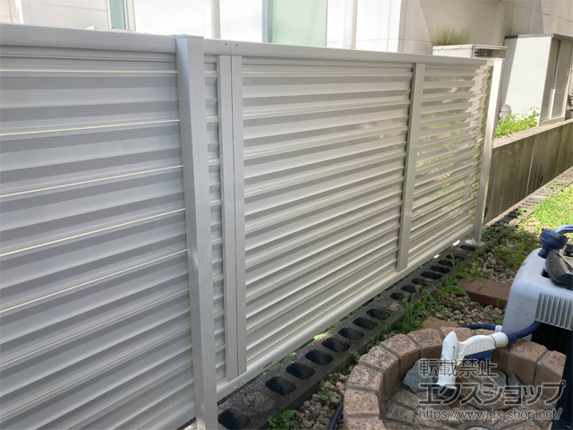 神奈川県横浜市ののフェンス・柵 ミエーネフェンス 目隠しルーバータイプ　自由柱施工 施工例