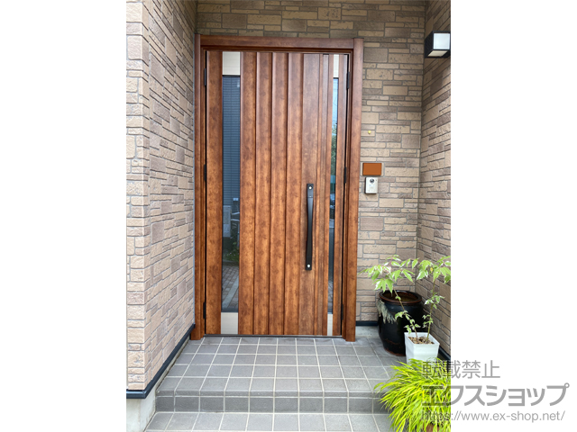 長野県松本市のLIXIL リクシル（トステム）の玄関ドア リシェント玄関ドア3 断熱K2仕様 親子仕様(ランマ無)L P77型 ※手動仕様 施工例