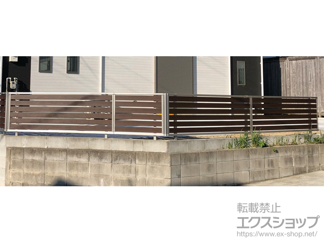 福岡県糸島市ののフェンス・柵 ルシアスフェンスF04型 横板 木目カラー 自由柱施工 施工例