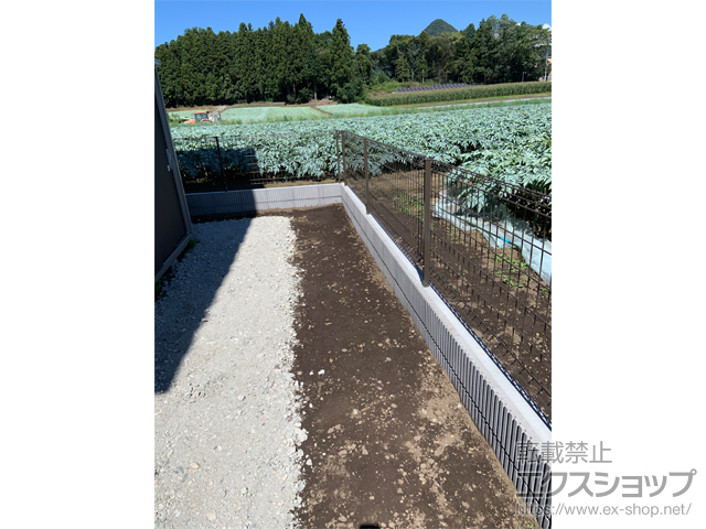 群馬県沼田市ののフェンス・柵 ハイグリッドフェンスUF8型　フリーポールタイプ 施工例