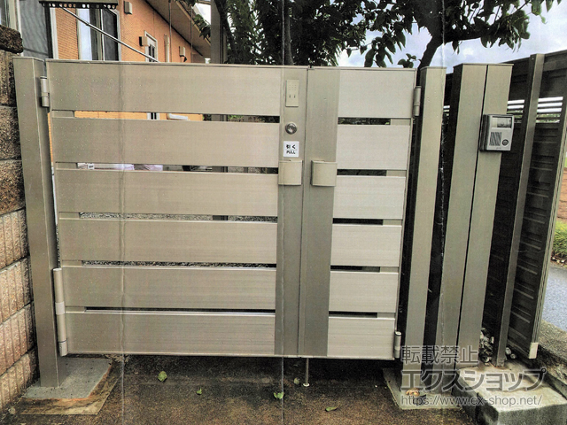 千葉県柏市のの門扉 ルシアス門扉W03型 横スリット 両開き親子 アルミカラー 門柱使用 施工例