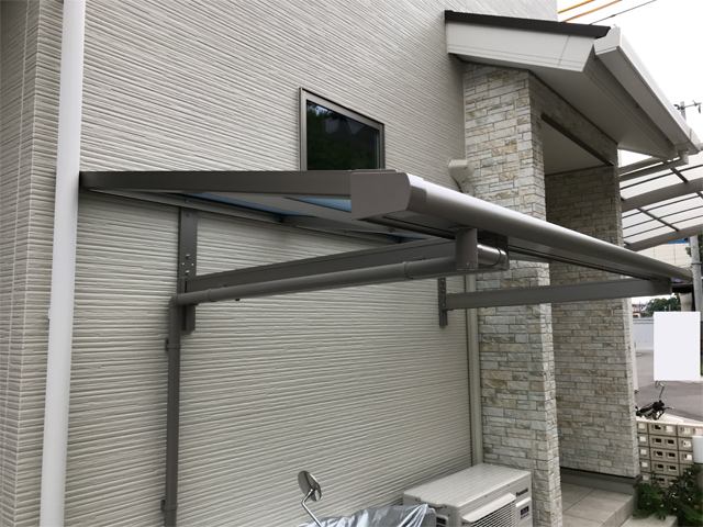 京都府乙訓郡大山崎町ののバルコニー・ベランダ屋根 スピーネ F型 ルーフタイプ 単体 積雪〜20cm対応 施工例