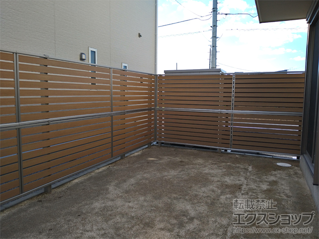 埼玉県さいたま市ののフェンス・柵 ルシアスフェンスF04型 横板 木目カラー 2段支柱 自立建て用 施工例