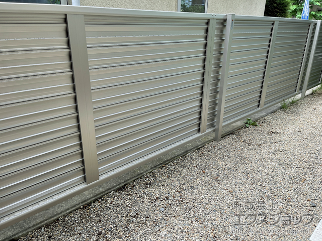 埼玉県入間市ののフェンス・柵 ミエーネフェンス 目隠しルーバータイプ 自由柱施工 施工例