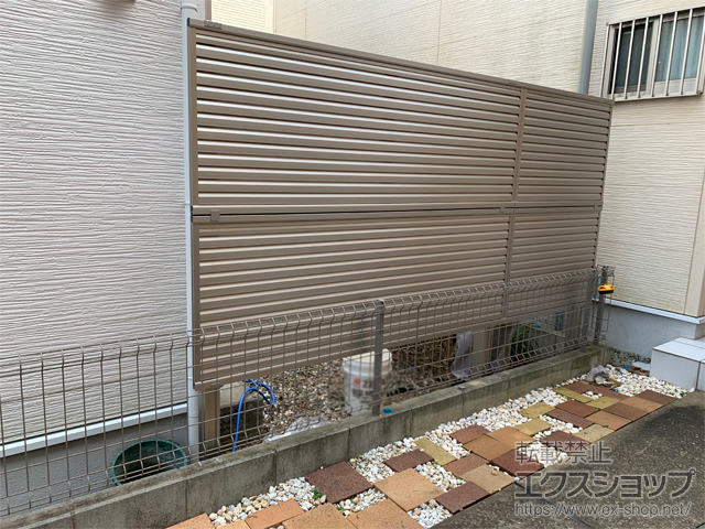 兵庫県神戸市ののフェンス・柵 ミエーネフェンス 目隠しルーバータイプ 2段支柱 自立建て用（パネル2段） 施工例