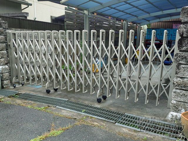 奈良県宇陀市ののカーゲート レイオス1型 ノンレール 片開き　42S 施工例