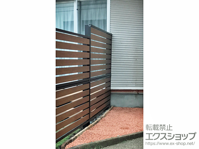 埼玉県鶴ヶ島市ののフェンス・柵 モクアルフェンス 横板タイプ 2段支柱 自立建て用（パネル2段）*1スパンのみ 施工例