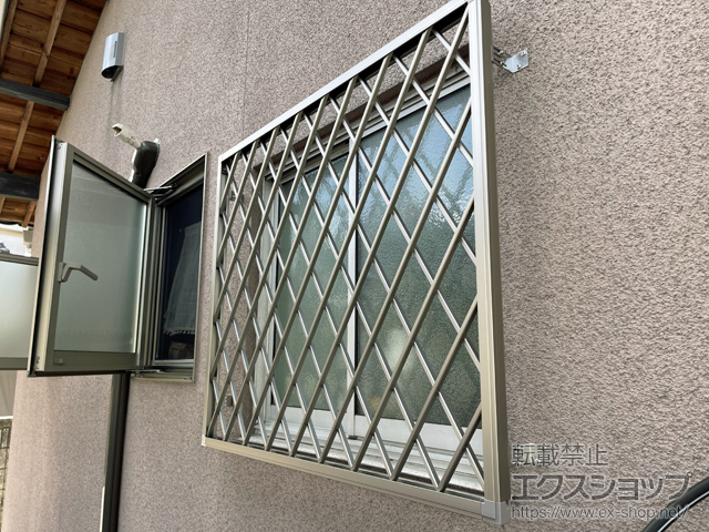 岡山県倉敷市のLIXIL リクシル（トステム）の面格子・窓格子 【特注】アルミ面格子 ヒシクロス 施工例
