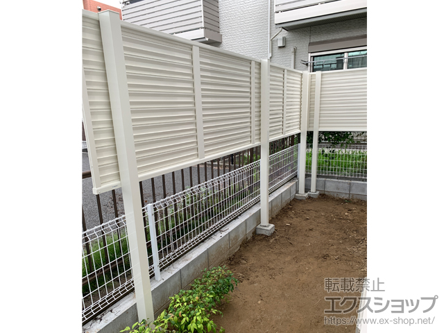 東京都葛飾区ののフェンス・柵 ミエーネ目隠しルーバーフェンス 上段のみ設置 自立建て用 施工例