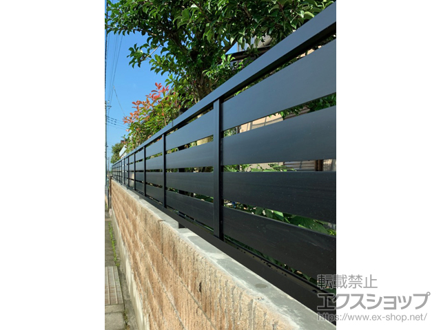 静岡県富士市ののフェンス・柵 モクハイフェンス アルミ色タイプ　フリーポールタイプ 施工例