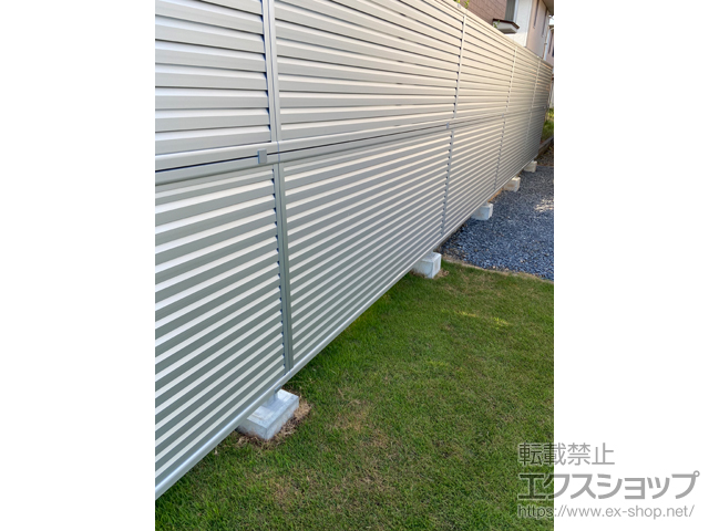 岩手県北上市ののフェンス・柵 ミエーネフェンス 目隠しルーバータイプ 2段支柱 自立建て用 施工例