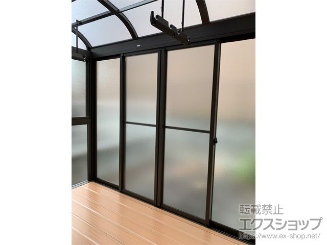 京都府京都市ののテラス囲い・サンルーム サニージュ R型 床納まり ランマ無 積雪〜20cm対応 *片袖納まり 施工例