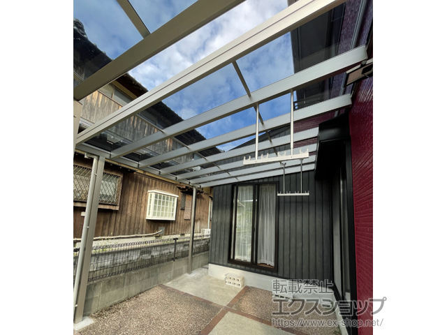 兵庫県姫路市ののテラス屋根 ソラリア F型 ビッグサイズ 単体 積雪〜20cm対応<壁面奥行違い納まり> 施工例