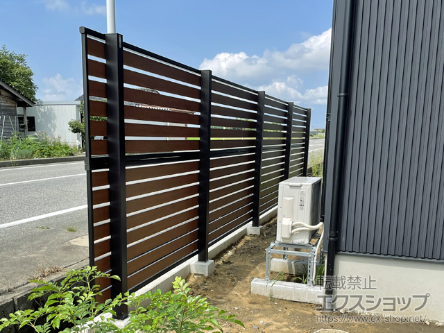 富山県中新川郡立山町ののフェンス・柵 モクアルフェンス 横板タイプ 2段支柱 自立建て用（パネル2段） 施工例