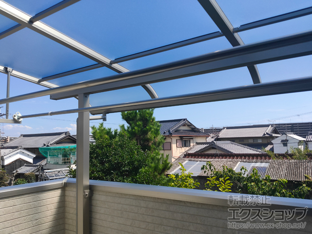 兵庫県川西市ののバルコニー・ベランダ屋根 ソラリア R型 屋根タイプ 単体 積雪〜20cm対応+吊り下げ式固定物干し 施工例