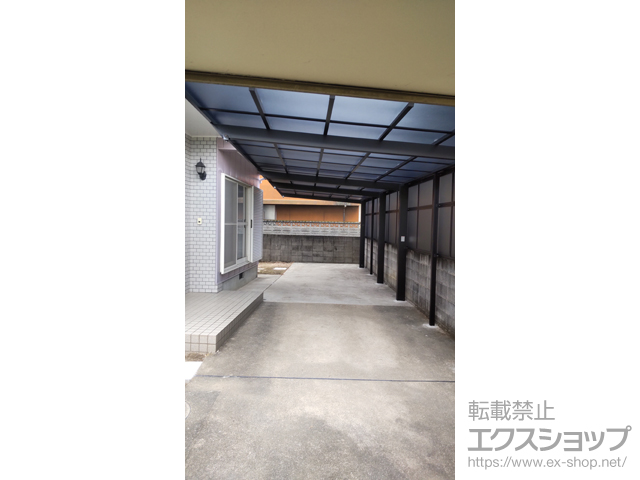 徳島県板野郡藍住町ののカーポート ネスカＦ (フラットスタイル) 縦連棟 積雪〜20cm対応+サイドパネル*外観右 施工例