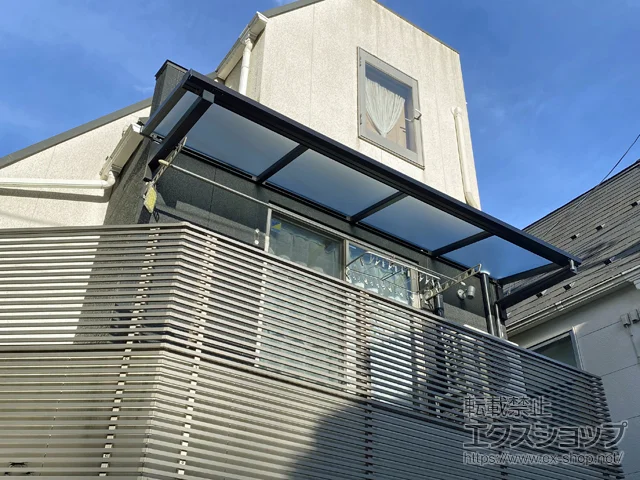 東京都葛飾区のYKKAPのバルコニー・ベランダ屋根 ソラリア F型 ルーフタイプ 単体積雪～20cm対応 施工例