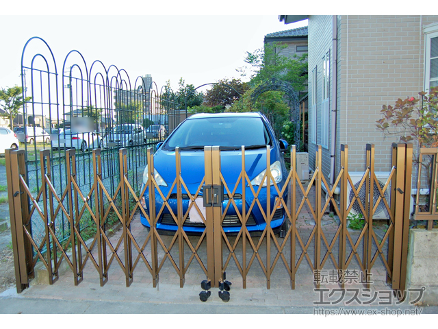 宮城県宮城郡利府町ののカーゲート カーテンゲート クロスゲートM型 両開きタイプ 36W(18S+18M) 施工例