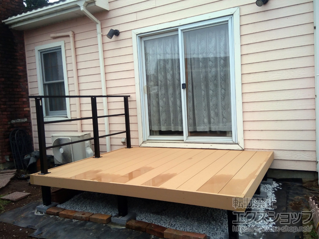 群馬県前橋市ののウッドデッキ リウッドデッキ 200＋ルシアスデッキフェンスB03型<横格子2本タイプ> 施工例