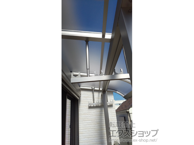 東京都足立区ののバルコニー・ベランダ屋根 ソラリア R型 屋根タイプ 単体 積雪〜20cm対応 施工例