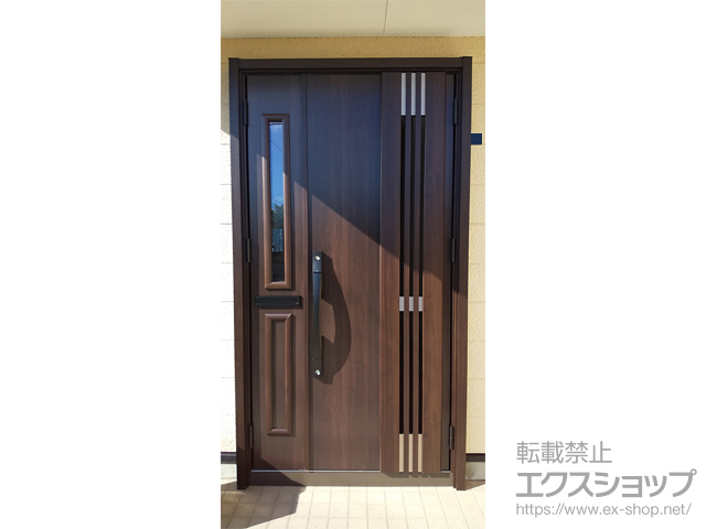 秋田県秋田市のLIXIL リクシル（トステム）の玄関ドア リシェント玄関ドア3 断熱K2仕様 親子仕様(ランマ無)R M83型 ※手動仕様 施工例
