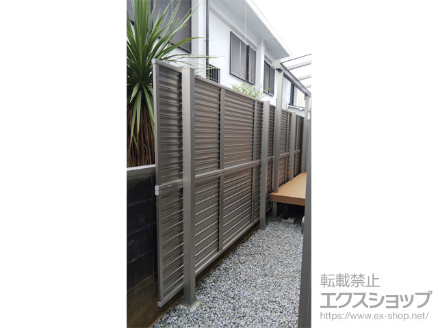 奈良県奈良市ののフェンス・柵 ミエーネフェンス 目隠しルーバータイプ 2段支柱 自立建て用 施工例